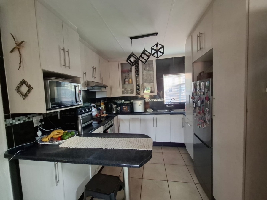 3 Bedroom Property for Sale in Safari Gardens North West